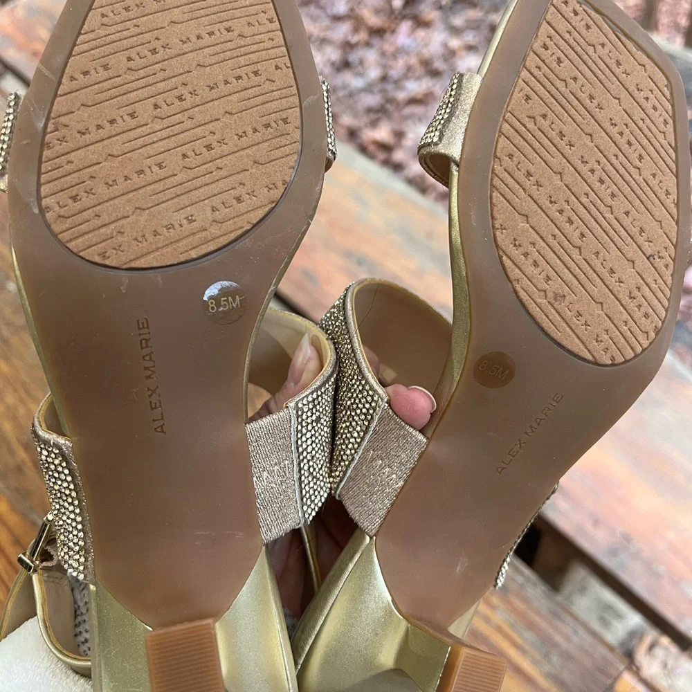 ALEX MARIE Gold Sparkly Sequin Open Toe Kitten Heels Women’s 8.5 NWOT - Picture 8 of 8